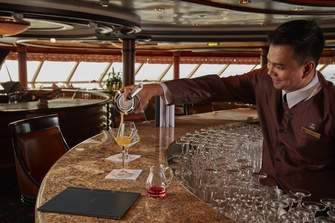 Cunard Cruise Line QV Commodore Club 0.jpg